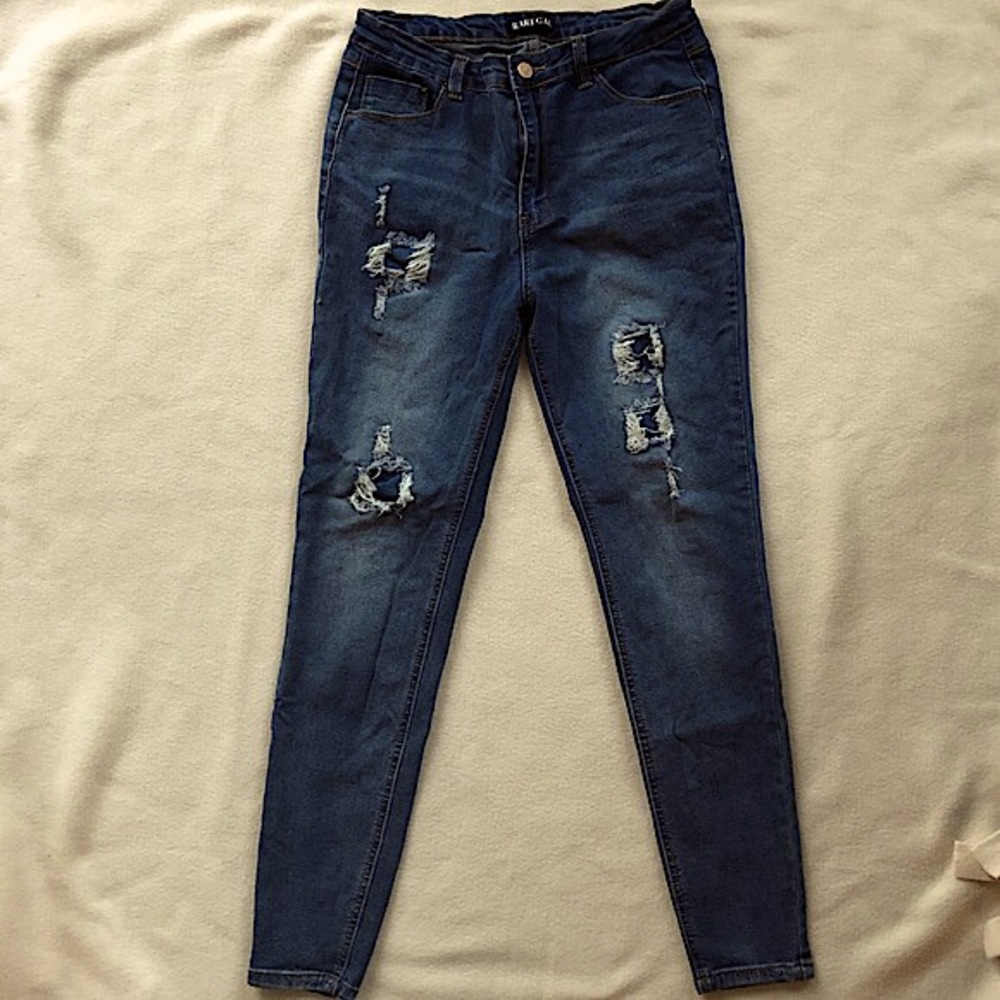 Destressed skinny jeans